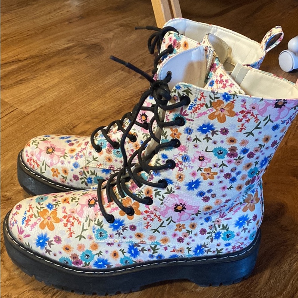 union bay floral boots woman’s 9